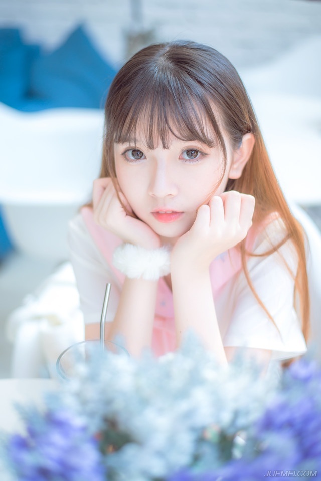 我不愿意把我们之间的友谊比作铁链；因为铁链也许会被雨水锈蚀，或被倒下来的树砸断。